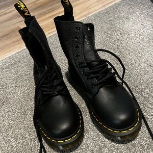 Dr. Martens 1460 Pascal Virginia Leather Black Boots